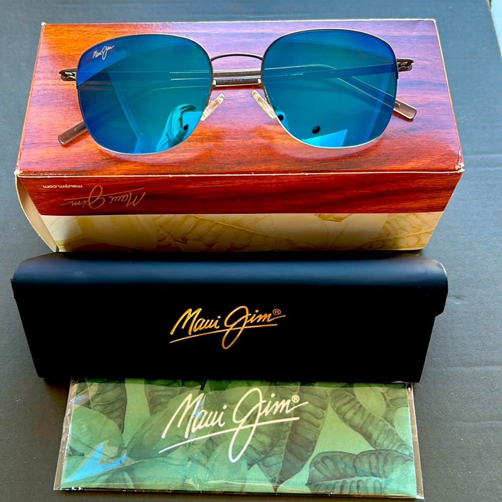 Maui Jim crater rim sunglasses. Brand new in box. Never worn.